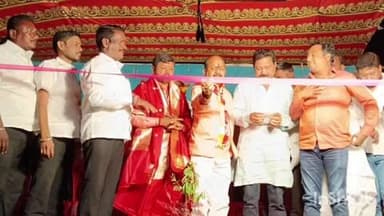 ಶೋರಾಪುರ: ಲಕ್ಷ್ಮಿಪುರ ಮರಡಿ ಮಲ್ಲಿಕಾರ್ಜುನ ದೇವಸ್ಥಾನದ ಬಳಿ ನಾಟಕ ಪ್ರದರ್ಶನ ಕಾರ್ಯಕ್ರಮಕ್ಕೆ ಮುಖಂಡರಿಂದ ಚಾಲನೆ