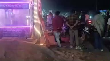 पखांजूर: पखांजुर पुराना बाजार नेताजी सुभाष चन्द्र बोस चौंक पर मोटर साइकिल हुई दुर्घटना ग्रस्त