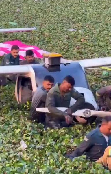 #Indian_Air_Force और प्रयागराज वासियों की मदद से हटाया गया क्रैश ट्रेनी एयरक्राफ्ट प्रयागराज में क्रैश हुए ट्रेनी एयरक्र...