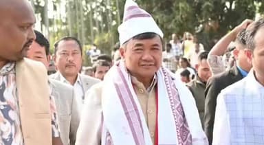 ডিফু: বোকাজান সমষ্টিৰ অন্তৰ্গত গোৰোম্পানীত বীৰ বিৰছা মুণ্ডা মূৰ্তিৰ প্ৰতিমূৰ্তি উন্মোচন কৰে CEM তুলিৰাম ৰংহাঙে