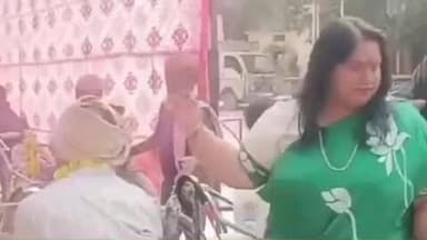 घाटमपुर: ब्लॉक कार्यालय में विधायक ने ट्राई साइकिल का वितरण किया