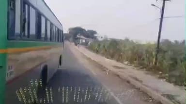 பழனி: புது தாராபுரம் செல்லும் சாலையில் தனியார் பேருந்துகள் மோதல் – கண்ணாடி சேதம், உயிர் சேதம் தவிர்ப்பு