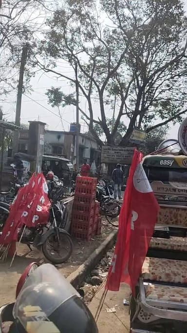 ভরতপুর এক নম্বর ব্লকে আরএসপি দলের পক্ষ থেকে এসআইআর সাধারণ মানুষের হয়রানের প্রতিবাদে একটি ডেপুটেশন দিচ্ছে RSPদলের পক্ষ ...