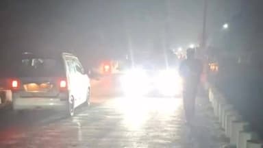 વલસાડ: કૈલાશ રોડ પર ઔરંગા નદીના પુલ પરથી કાર ખાબકી, કારમાં સવાર ત્રણનો ચમત્કારિક બચાવ