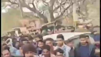 कर्वी: चित्रकूट में अपहरण के बाद 14 वर्षीय किशोर की हत्या, NH35 में लोगों ने लगाया जाम, पुलिस मुठभेड़ में एक की मौत