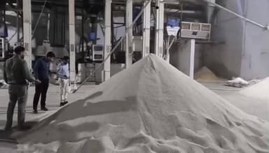 कलेक्टर के सख्त निर्देश पर हरुमांझी जी राइस मिल पोता बंदोरा में दी गई औचक दबिश, राइस मिल किया गया सील