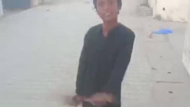 औराई: नगर पंचायत घोसिया में बाल श्रम का शर्मनाक सच, 10 साल का मासूम थामे झाड़ू