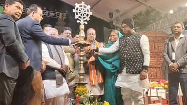 बोधगया में तीन दिवसीय बौद्ध महोत्सव का उद्घाटन
गया जी बोधगया में तीन दिवसीय बौद्ध महोत्सव का उद्घाटन मुख्य अतिथि केंद्र...