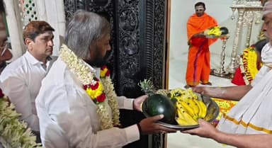 ತುಮಕೂರು: ಸಿದ್ದಗಂಗಾ ಮಠಕ್ಕೆ ಸಚಿವ ಈಶ್ವರ ಖಂಡ್ರೆ ಭೇಟಿ : ಶ್ರೀಗಳ ಗದ್ದುಗೆ ದರ್ಶನ