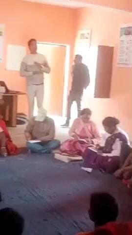 राजातालाब: गोसाईपुर पंचायत भवन पर युवा नेतृत्व विकास पर कार्यक्रम का आयोजन