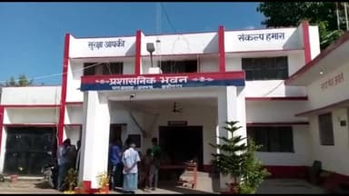 कसिया: छत पर मोबाइल से बात करते समय युवक बिजली के तार की चपेट में आया, करंट लगने से हुई दर्दनाक मौत