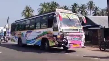 பரமத்தி வேலூர்: நல்லூர் அருகே இருசக்கர வாகனம் மீது தனியார் பேருந்து மோதியதில் ஒருவர் உயிரிழந்தார்