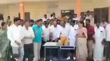 ముదిగుబ్బ మండల కేంద్రంలో పాఠశాల విద్యార్థుల మధ్య నారా లోకేష్ పుట్టినరోజు వేడుకలు