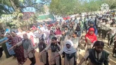 హిందూపురం పట్టణంలో జాతీయ ఓటర్ల దినోత్సవం సందర్భంగా ప్రజలకు ఓటు హక్కు పై అవగాహన కల్పించిన అధికారులు