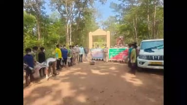 ଫୁଲବାଣୀ ସହର: ପୁତୁଡି ଠାରେ ପଲିଥିନି ମୁକ୍ତ ଏବଂ ଜଙ୍ଗଲ ରେ ନିଆଁ ନ ଲଗାଇବାକୁ ସଚେତନ ସହ ଶପଥ ପାଠ