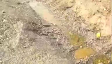 आसीन्द: आसींद क्षेत्र के मालासेरी गांव में खराब सड़क के कारण पानी का टैंकर अनियंत्रित होकर पलटा, एक युवक घायल हुआ