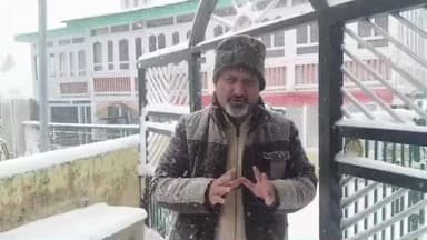 कुमारसैन: साल की पहली बर्फबारी पर संयुक्त किसान मंच के संयोजक हरीश चौहान ने जताई खुशी, बागवानों को दी बधाई