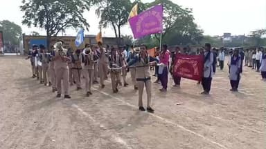 सुसनेर: मीडिल स्कूल: गणतंत्र दिवस परेड रिहर्सल का निजी स्कूलों ने किया बहिष्कार, BEO के नोटिस से बिगड़े हालात