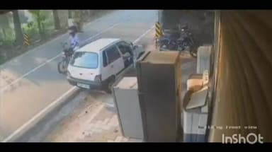 മീനച്ചിൽ: ഈരാറ്റുപേട്ടയിൽ കാർ നിർത്തി ഡ്രൈവർ പുറത്തിറങ്ങിയ ഉടൻ കാർ പിന്നോട്ട് ഉരുണ്ട് അപകടം