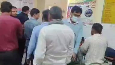 कोरांव: मध्य प्रदेश से अस्थि कलश लेकर प्रयागराज जाते समय मिश्रपुर गांव में अनियंत्रित होकर पलटी पिकअप, 23 लोग घायल