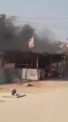 జడ్చర్ల: రాజాపూర్ మండలంలోని తిరుమలాపూర్లో షార్ట్ సర్క్యూట్తో షాపు దగ్ధం.