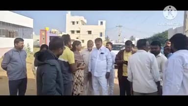 హిందూపురం పట్టణంలోని నింకం పల్లి 60 అడుగుల రోడ్డు విస్తరణకు రోడ్డును పరిశీలించిన మున్సిపల్ చైర్మన్ మరియు కమిషనర్లు