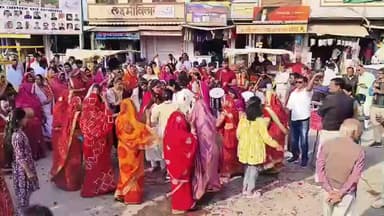 बेगुं: बसंत पंचमी के अवसर पर छिपा समाज ने नगर के मुख्यमार्गों से नामदेव जी की शोभायात्रा निकाली