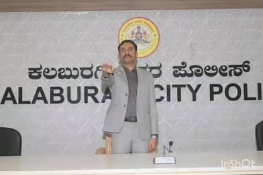 ಕಲಬುರಗಿ: ರಾಷ್ಟ್ರೀಯ ಮತದಾರರ ದಿನದ ಅಂಗವಾಗಿ ನಗರದ ಪೊಲೀಸ್ ಆಯುಕ್ತಾಲಯ ಕಚೇರಿಯಲ್ಲಿ ಸಿಬ್ಬಂದಿಗೆ ಪ್ರತಿಜ್ಞಾ ವಿದಿ ಬೋಧಿಸಿದ ನಗರ ಪೊಲೀಸ್ ಆಯುಕ್ತರು