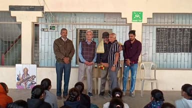 બોરસદ: વિદ્યાર્થી ઉત્કર્ષ માટે ઝારોલા હાઇસ્કુલને મળ્યું 4,44,444નું માતબર દાન, ભૂતપૂર્વ શિક્ષક રમેશભાઈ એસ. પટેલે કર્યું દાન
