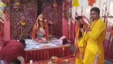 सतबरवा: सतबरवा थाना, विभिन्न स्कूल और चौराहों पर सरस्वती पूजा की धूम, भक्ति में डूबे श्रद्धालु