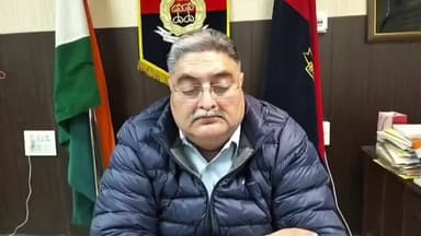 ਗੁਰੂ ਹਰਸਹਾਏ: ਬਸਤੀ ਬੋਹੜੀਆਂ ਵਿਖੇ ਪੁਲਿਸ ਵੱਲੋਂ ਨਾਕਾਬੰਦੀ ਕਰਕੇ 20 ਕਿਲੋ ਡੋਡਾ ਚੂਰਾ ਪੋਸਟ ਇੱਕ ਕਾਰ ਸਮੇਤ ਆਰੋਪੀ ਕੀਤਾ ਕਾਬੂ