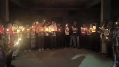 कुंडा: केशवपुर में चार बच्चों की संदिग्ध मौत को लेकर मानिकपुर में सोनकर समाज ने किया कैंडल मार्च, न्याय की मांग