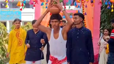 সুতি ২: বাদ্যযন্ত্রে সজ্জিত মণ্ডপ, আমুহা কদমতলা হাইস্কুলে ধুমধাম করে সরস্বতী পূজো