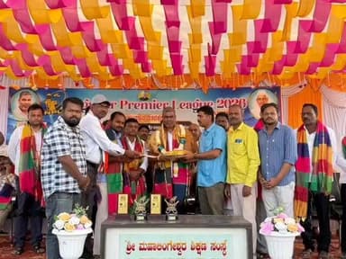 ಗೋಕಾಕ: ನಾಗನೂರು ಪಟ್ಟಣದಲ್ಲಿ ಕ್ರಿಕೇಟ್ ಪಂದ್ಯಾವಳಿಗೆ ಚಾಲನೆ ನೀಡಿದ ಶಾಸಕ ಬಾಲಚಂದ್ರ ಜಾರಕಿಹೊಳಿ