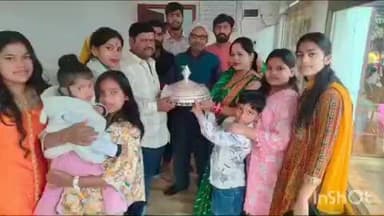 थावे: प्रसिद्ध शक्तिपीठ थावे दुर्गा मंदिर में व्यवसायी ने मां भवानी को चांदी की छतरी अर्पित की