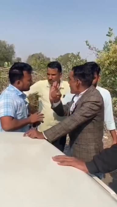 विद्युत चोरी पकड़ने गई विद्युत टीम के साथ मारपीट,
सेड़वा डिस्कॉम कार्यालय के सहायक अभियंता अशोक कुमार के साथ गाली गलोज क...