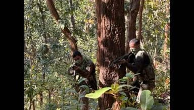 कांके: सारंडा में दूसरे दिन भी नक्सलियों के साथ सुरक्षा बल के जवानों की मुठभेड़