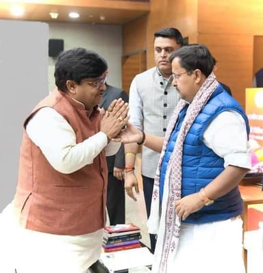 *नवनियुक्त भाजपा राष्ट्रीय अध्यक्ष नितिन नवीन से की भेंट*
गंगापुर सिटी। नवनियुक्त भाजपा राष्ट्रीय अध्यक्ष नितिन नवीन से...