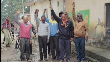 ठाकुरद्वारा: रामपुर घोगर में जलभराव और कीचड़ से ग्रामीण बेहाल, बुनियादी सुविधाओं के अभाव पर प्रशासन के खिलाफ प्रदर्शन