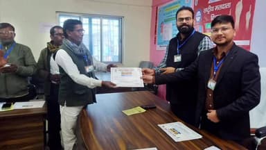 मरौना: मरौना प्रखंड कार्यालय में 16वां राष्ट्रीय मतदाता दिवस समारोह रविवार को धूमधाम से मनाया गया