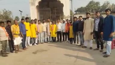 ठाकुरगंगटी: ठाकुर गंगटी प्रखंड के झखरा गांव में राम मंदिर की वर्षगांठ पर खीर भोजन का आयोजन