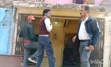 तानसेन: ग्वालियर में सड़क चौड़ीकरण में बाधक अतिक्रमण हटाया गया, निगम टीम ने दी चेतावनी