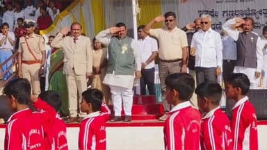 ಕುಷ್ಟಗಿ: ಪಟ್ಟಣದಲ್ಲಿ ಗಣರಾಜ್ಯೋತ್ಸವದ ದಿನಾಚರಣೆಗೆ ಶಾಸಕ ದೊಡ್ಡನಗೌಡ ಪಾಟೀಲ ಧ್ವಜಾರೋಹಣ ನೆರವೇರಿಸಿ ಚಾಲನೆ