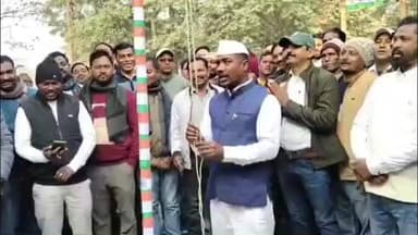 बरहेट: झामुमो प्रखंड कार्यालय में गणतंत्र दिवस पर पार्टी कार्यकर्ताओं ने मनाया जश्न, अध्यक्ष ने फहराया तिरंगा