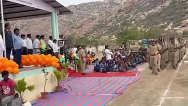 ಮೊಳಕಾಲ್ಮುರು: ತಾಲೂಕು ಆಡಳಿತದಿಂದ ಪಟ್ಟಣದಲ್ಲಿ ಸಂಭ್ರಮದ ಗಣರಾಜ್ಯೋತ್ಸವ ದಿನಾಚರಣೆ