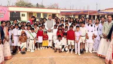 ओरमांझी: ओरमांझी के सरस्वती शिशु विद्या मंदिर में बीजेपी प्रदेश अध्यक्ष ने फहराया तिरंगा