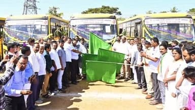 ಹೊಳಲ್ಕೆರೆ: ಪಟ್ಟಣದ ತಾಲ್ಲೂಕು ಕ್ರೀಡಾಂಗಣದಲ್ಲಿ ನೂತನ ಶಾಲಾ ಬಸ್ ಗಳಿಗೆ ಶಾಸಕ ಎಂ ಚಂದ್ರಪ್ಪ ಹಸಿರು ನಿಶಾನೆ