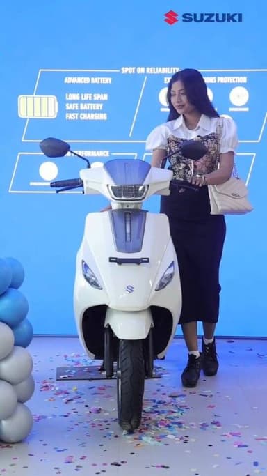 “THE WAIT WAS WORTH IT.
THE FUTURE IS HERE. ⚡🛵
Silence that turns heads.
Power that moves the city.
Meet the all-new S...