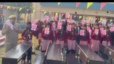 कांठ: एसएसपी के आदेश पर पुलिस ने मिशन शक्ति अभियान के तहत महिलाओं और बालिकाओं को किया जागरूक