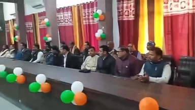 जालौन: जालौन में सरकारी कार्यालयों में ध्वजारोहण किया गया, एसडीएम और सीओ ने मनाया गणतंत्र दिवस